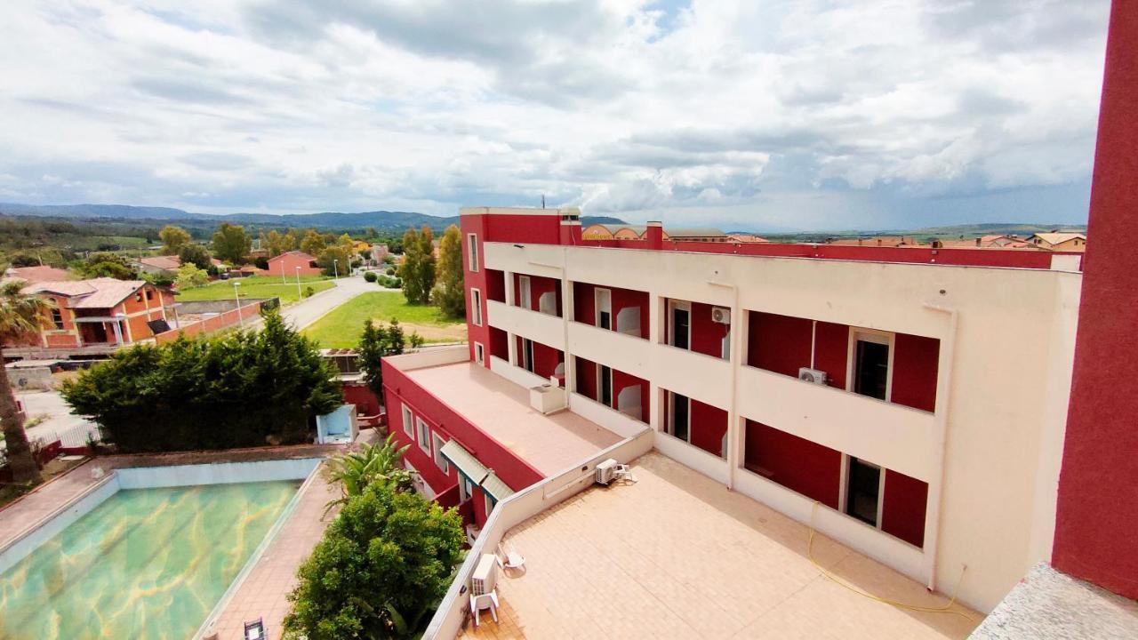 Senorbi Hotel Mater Mediterranea מראה חיצוני תמונה